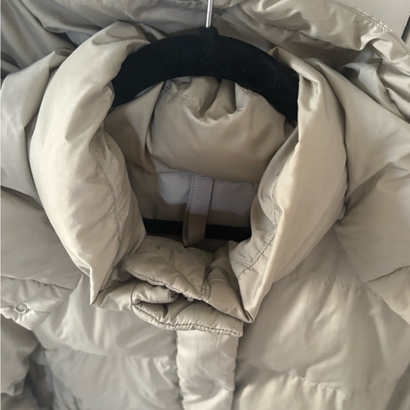 Lululemon Tan/Taupe Wunder Puff Jacket Size 12 - Picture 7 of 14